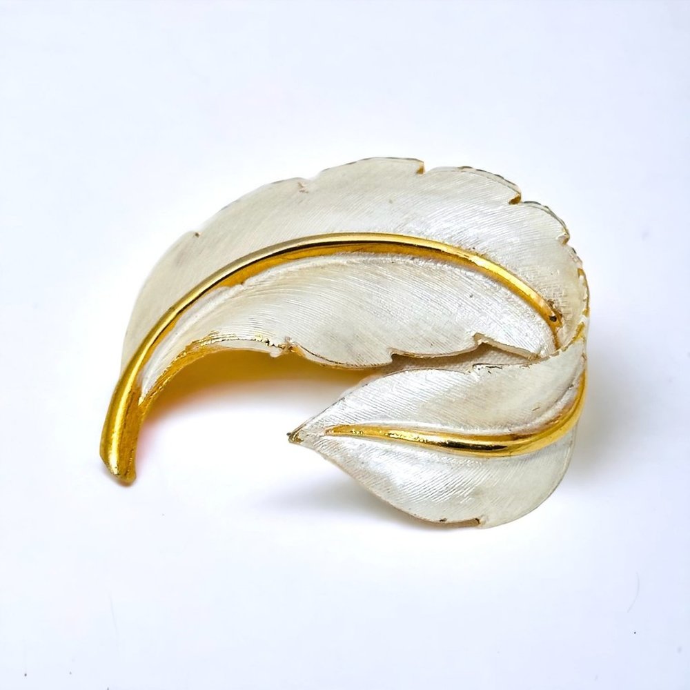 Vintage Silvery-White Brushed Enamel Leaf/Feather Brooch Signed JJ